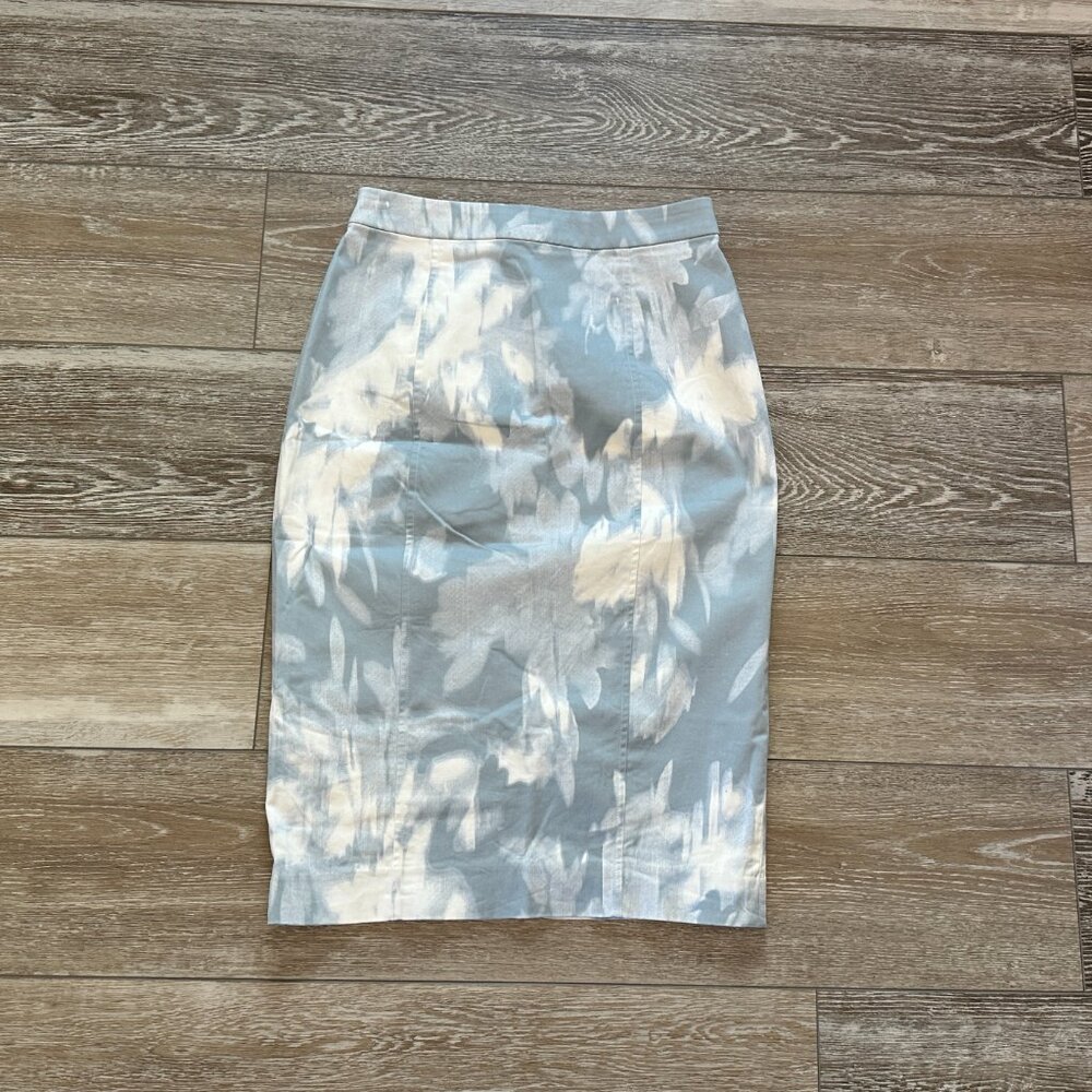 Banana Republic Sz 0 Pencil Skirl Blue / Gray & White Watercolor Print - Picture 6 of 8